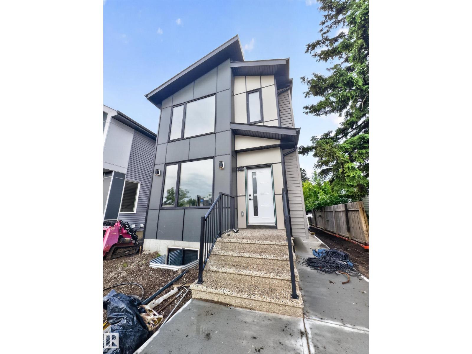 8711 149 ST NW - 2