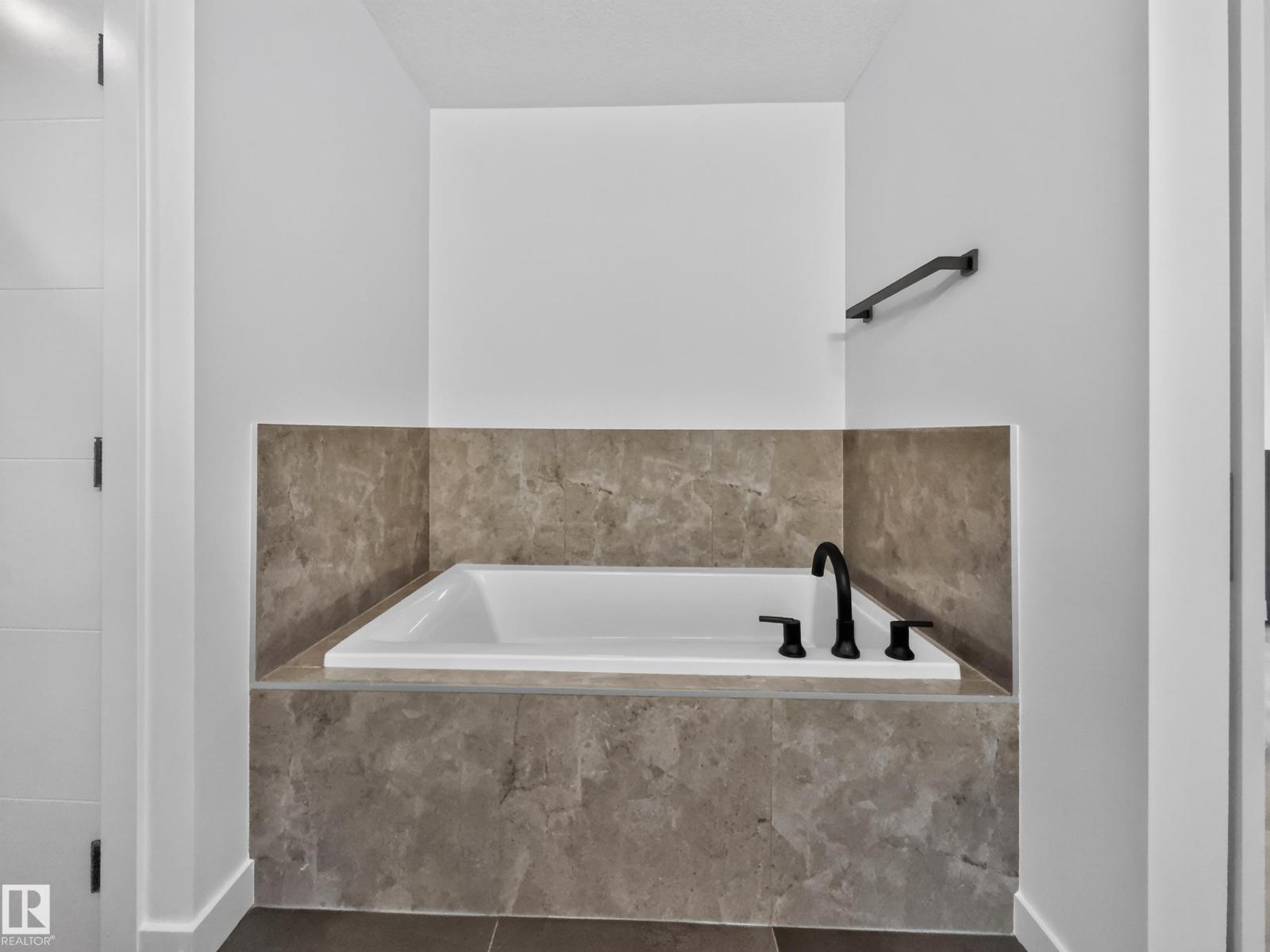 8711 149 ST NW - 32