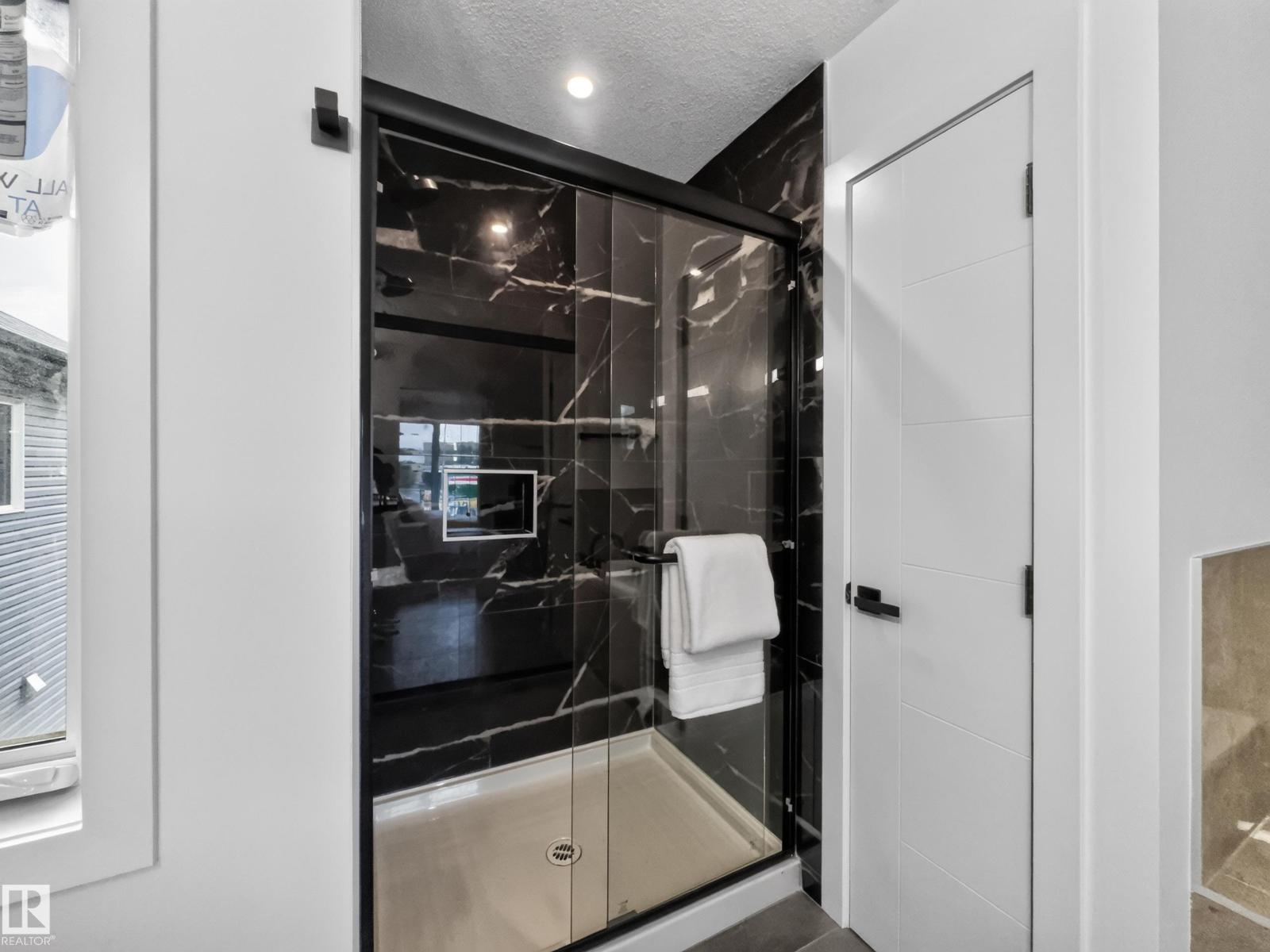 8711 149 ST NW - 33