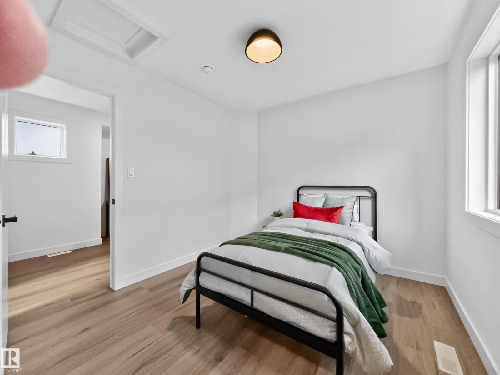 8711 149 ST NW - 39
