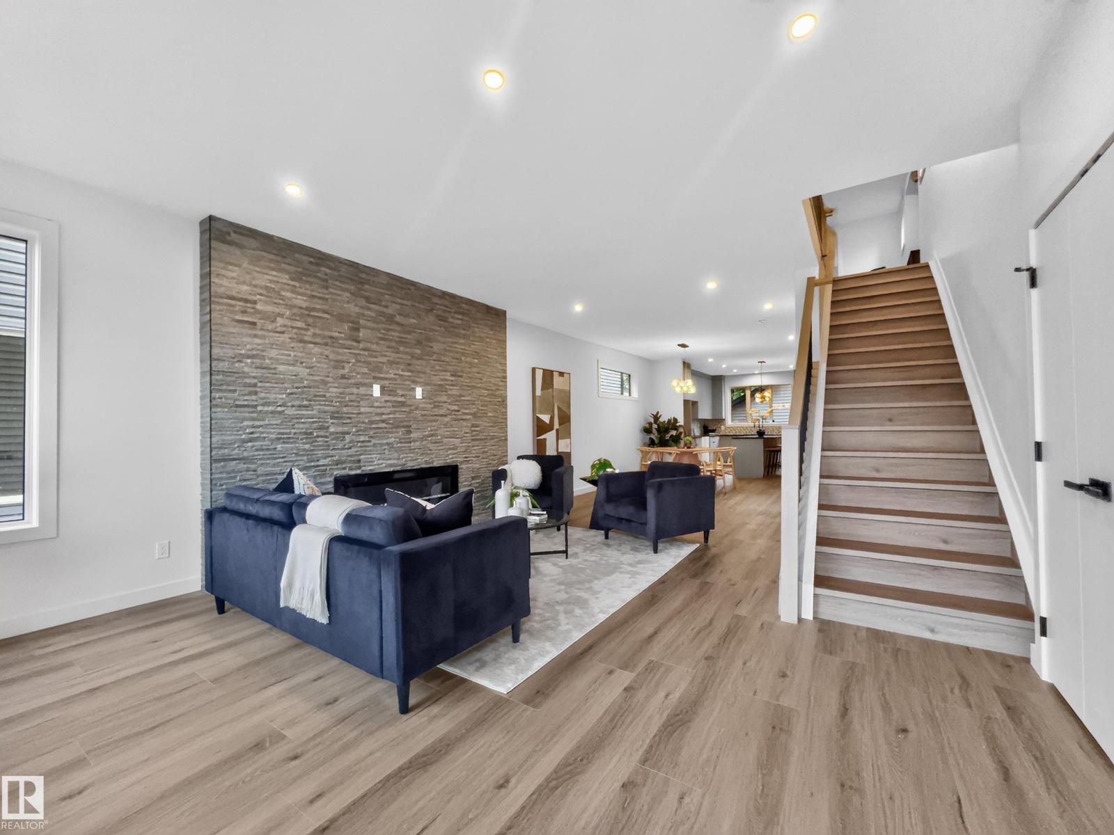 8711 149 ST NW - 4