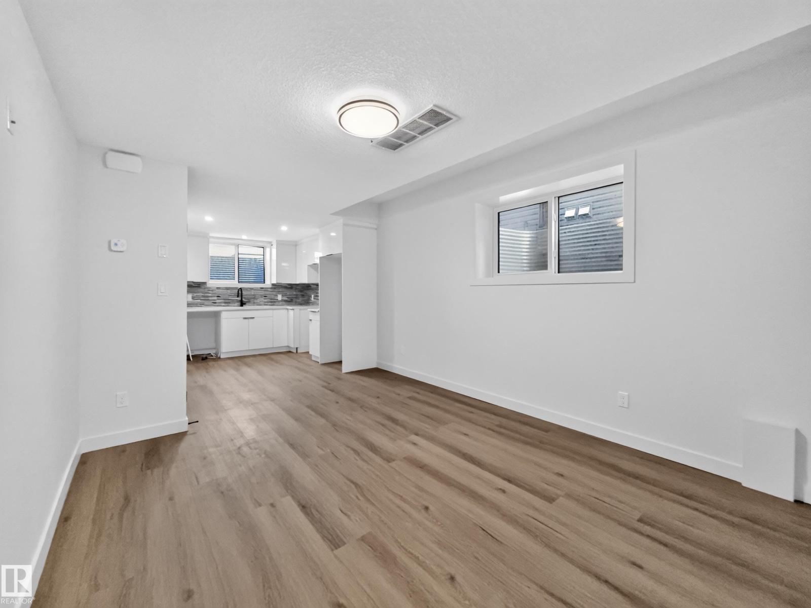 8711 149 ST NW - 49