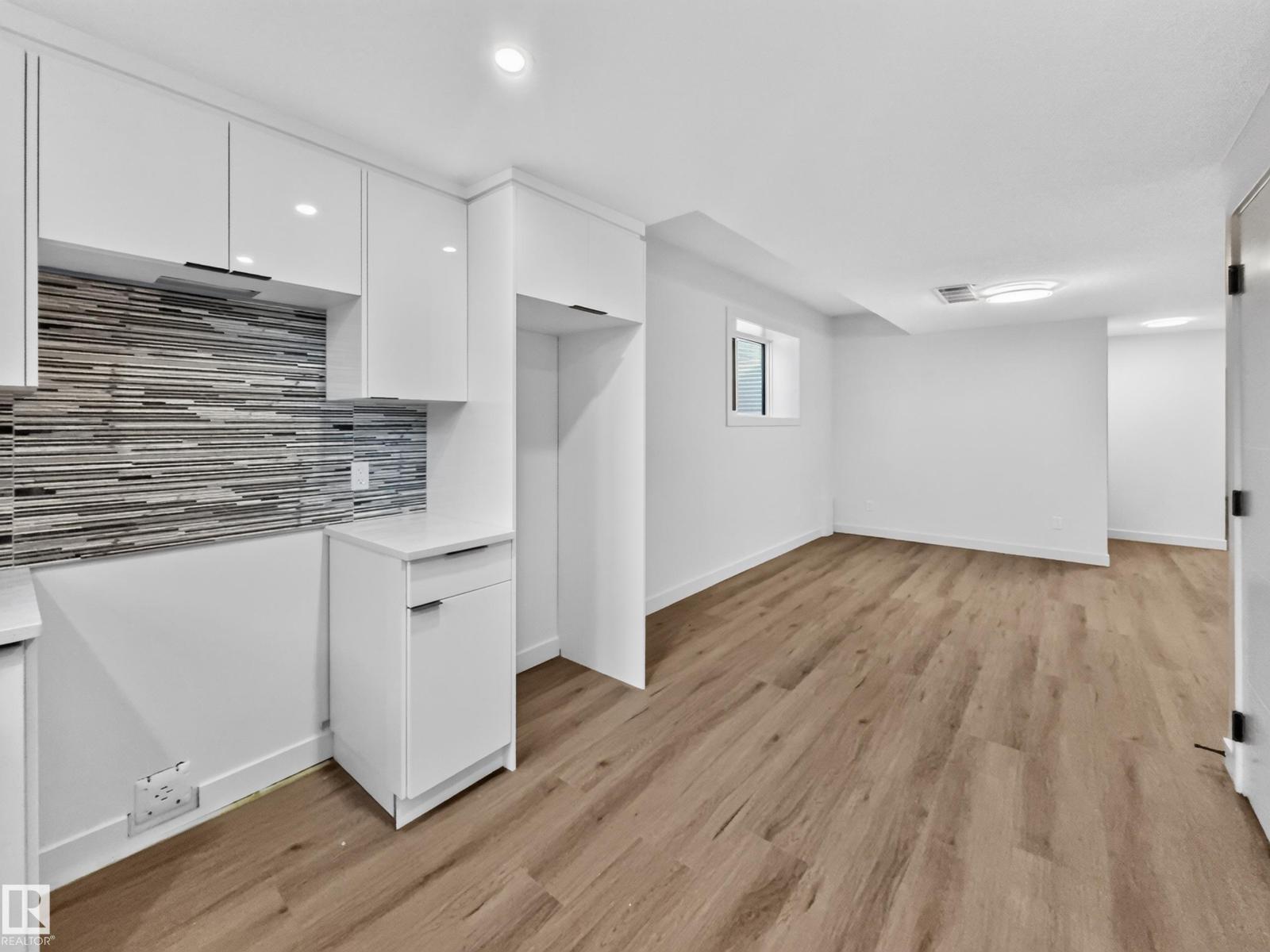 8711 149 ST NW - 51