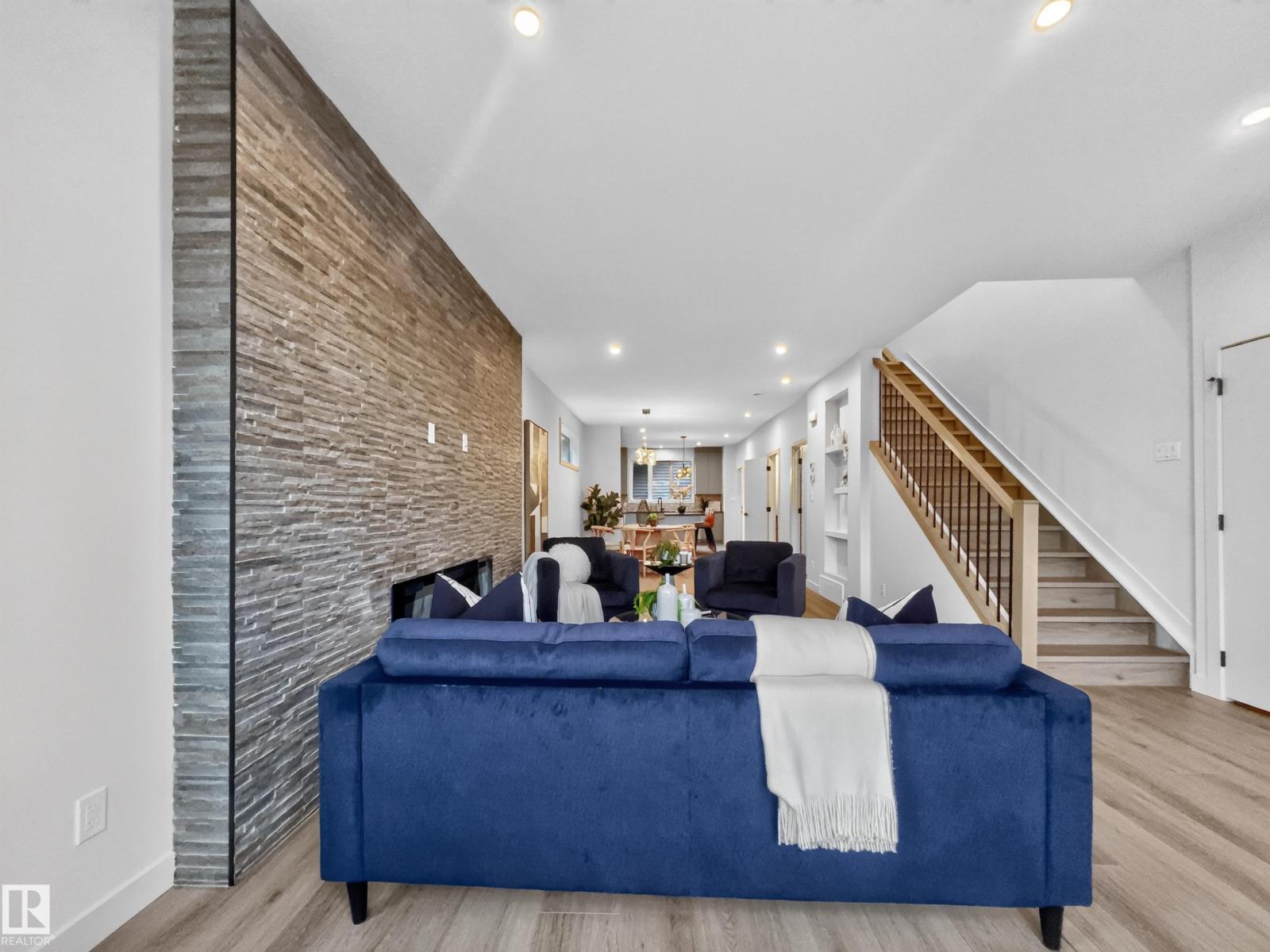 8711 149 ST NW - 6