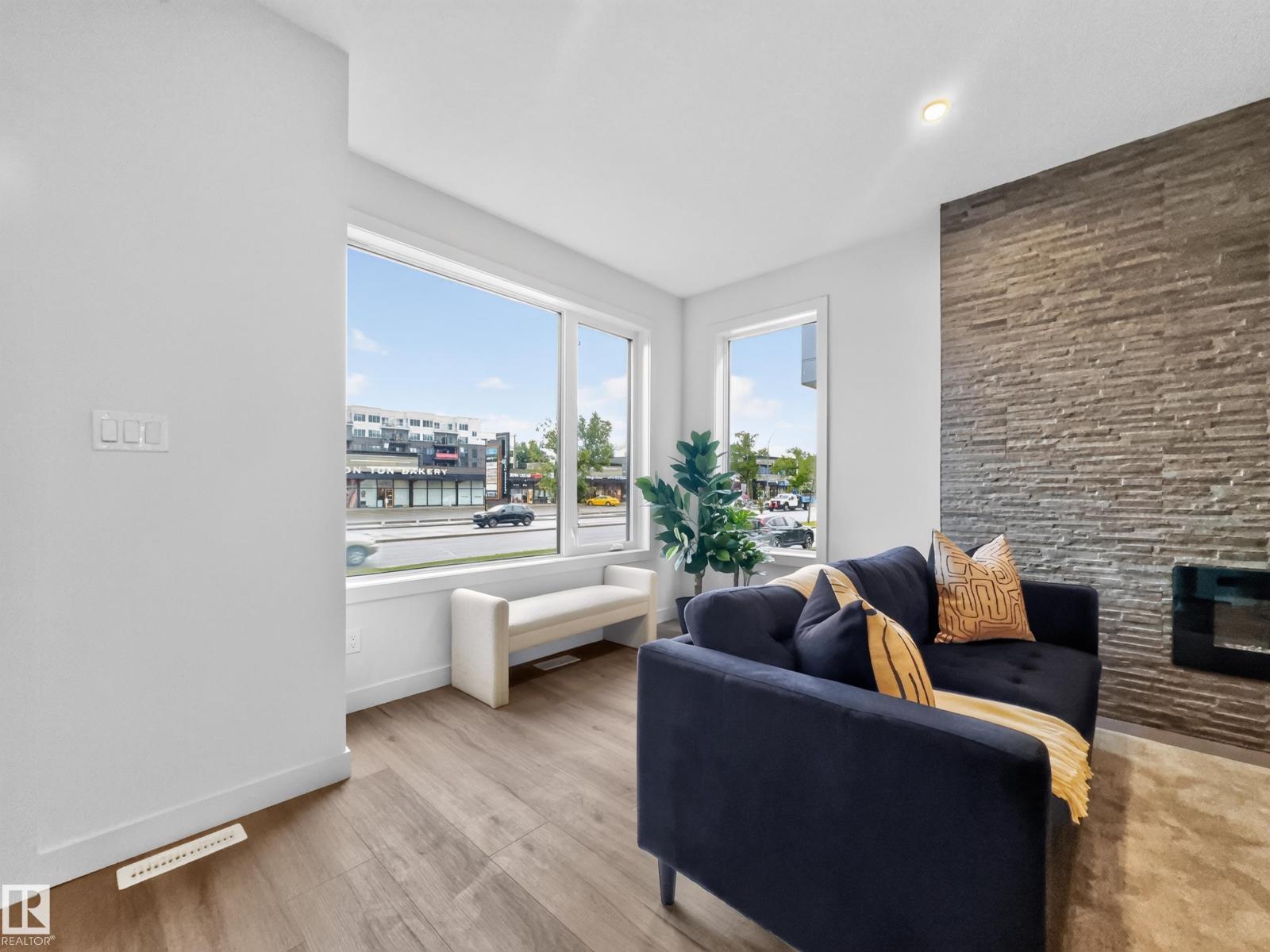 8711 149 ST NW - 7