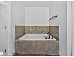 8711 149 St Nw, Edmonton, AB T5R1B5 Photo 32