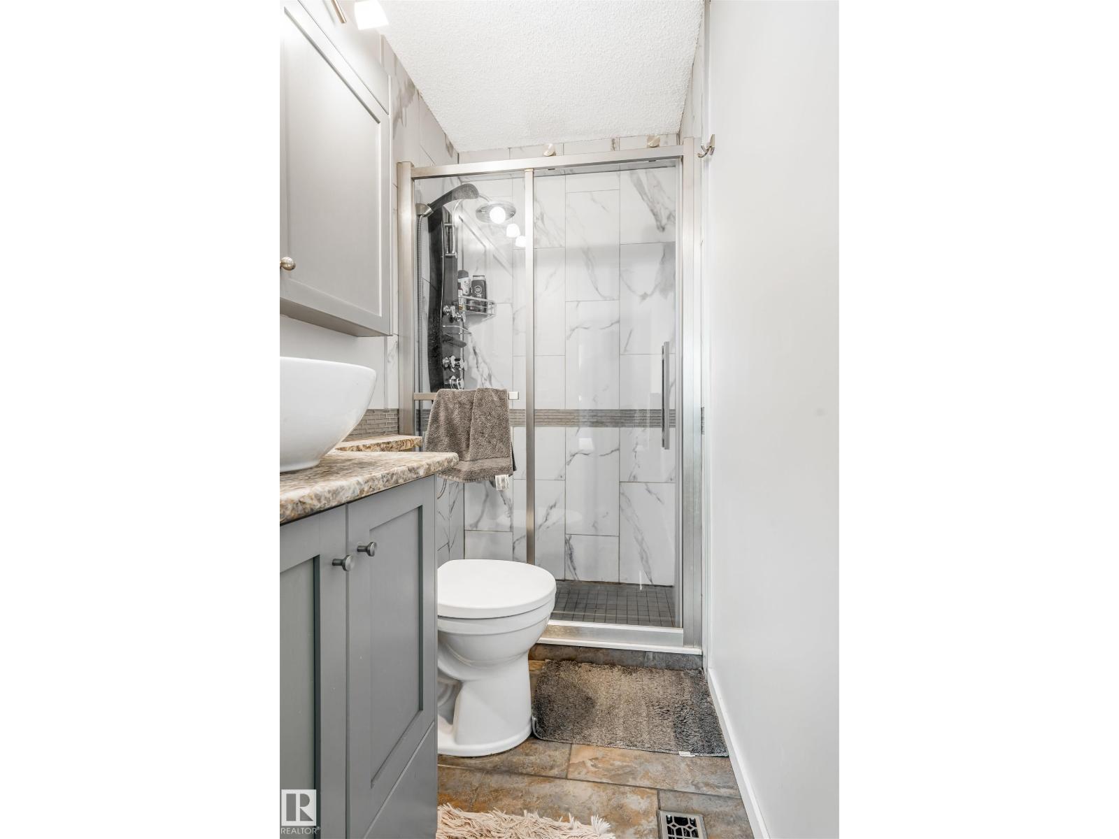 2437 89 ST NW - 14