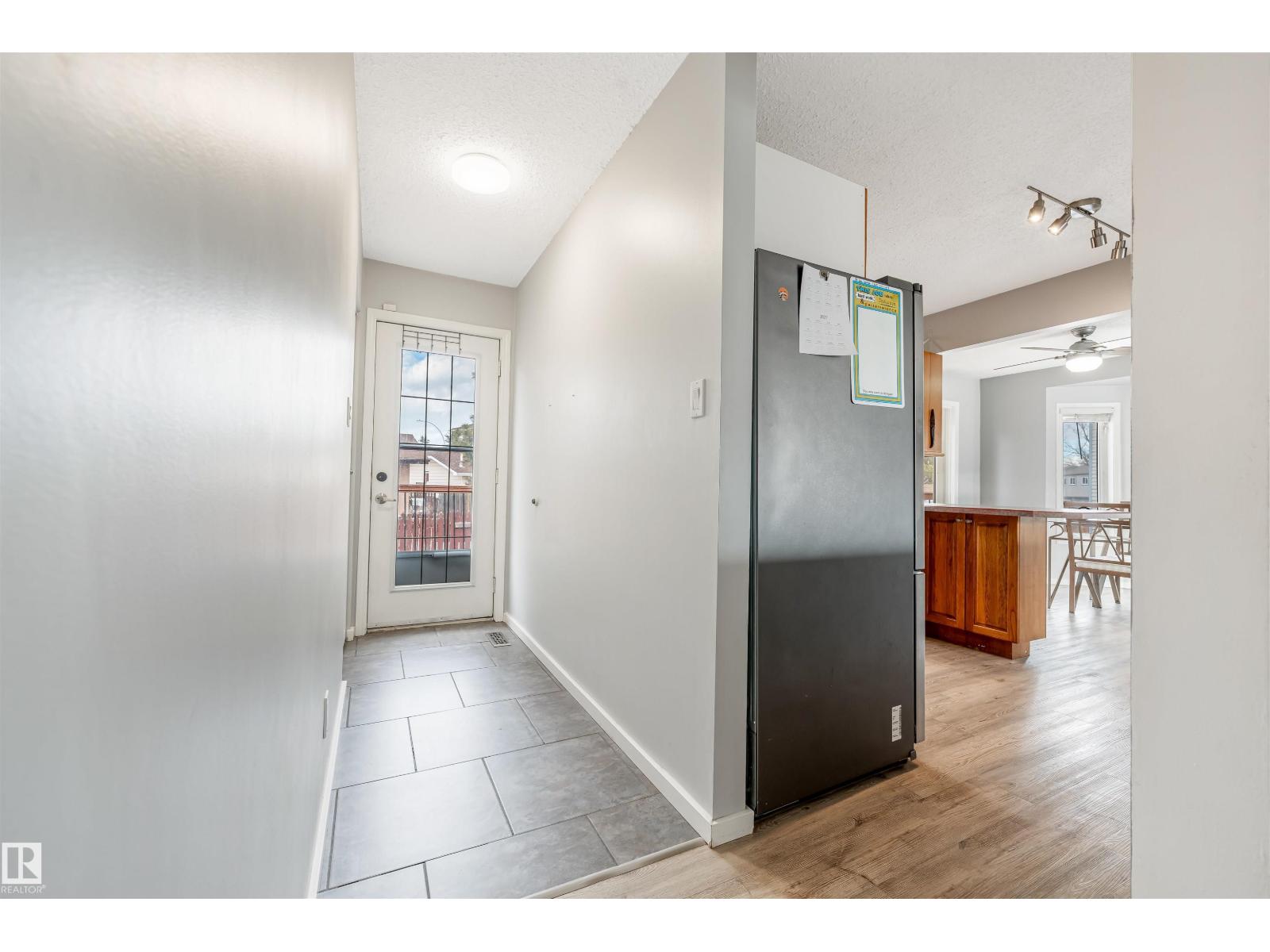 2437 89 ST NW - 15