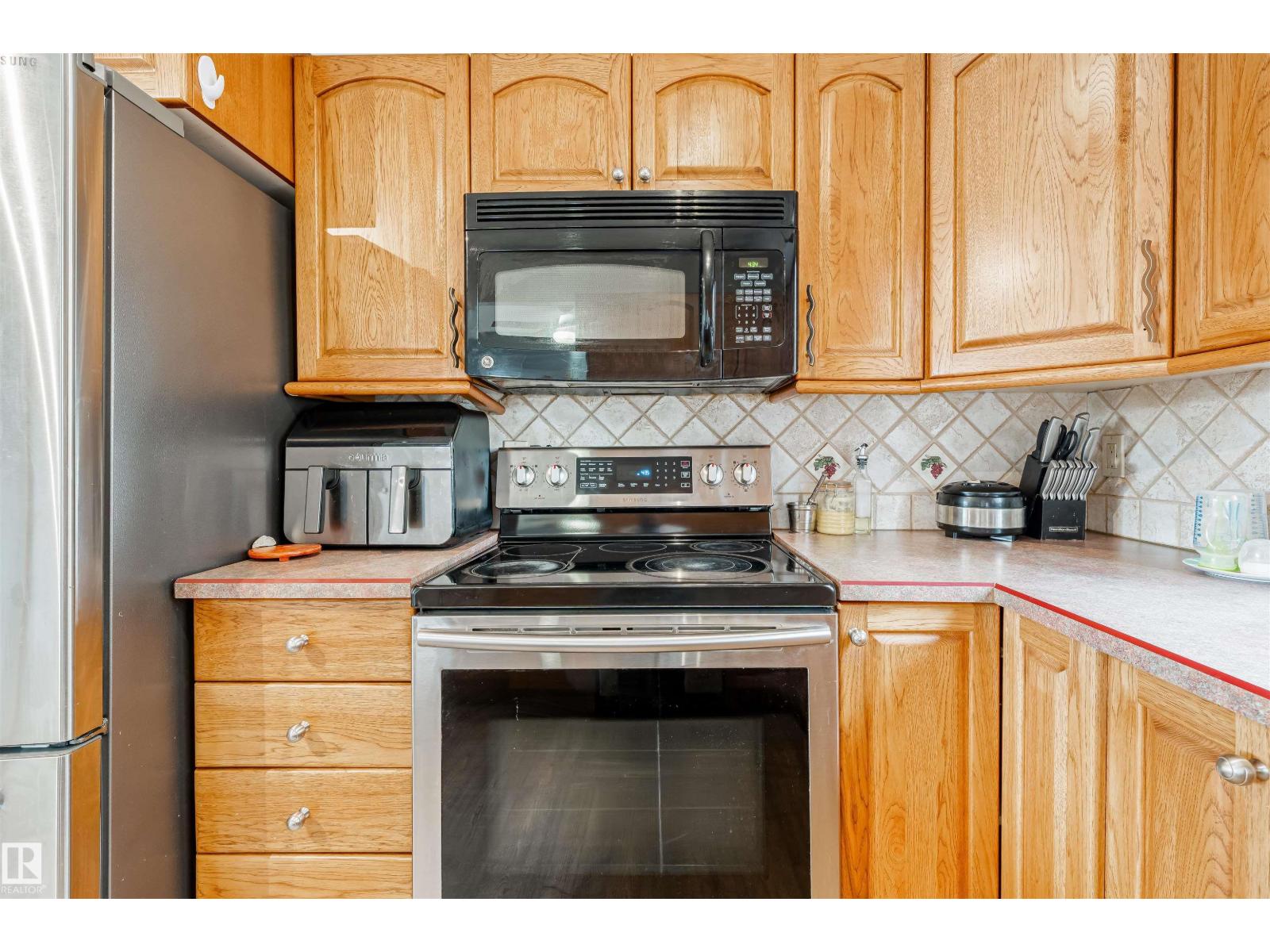 2437 89 ST NW - 25