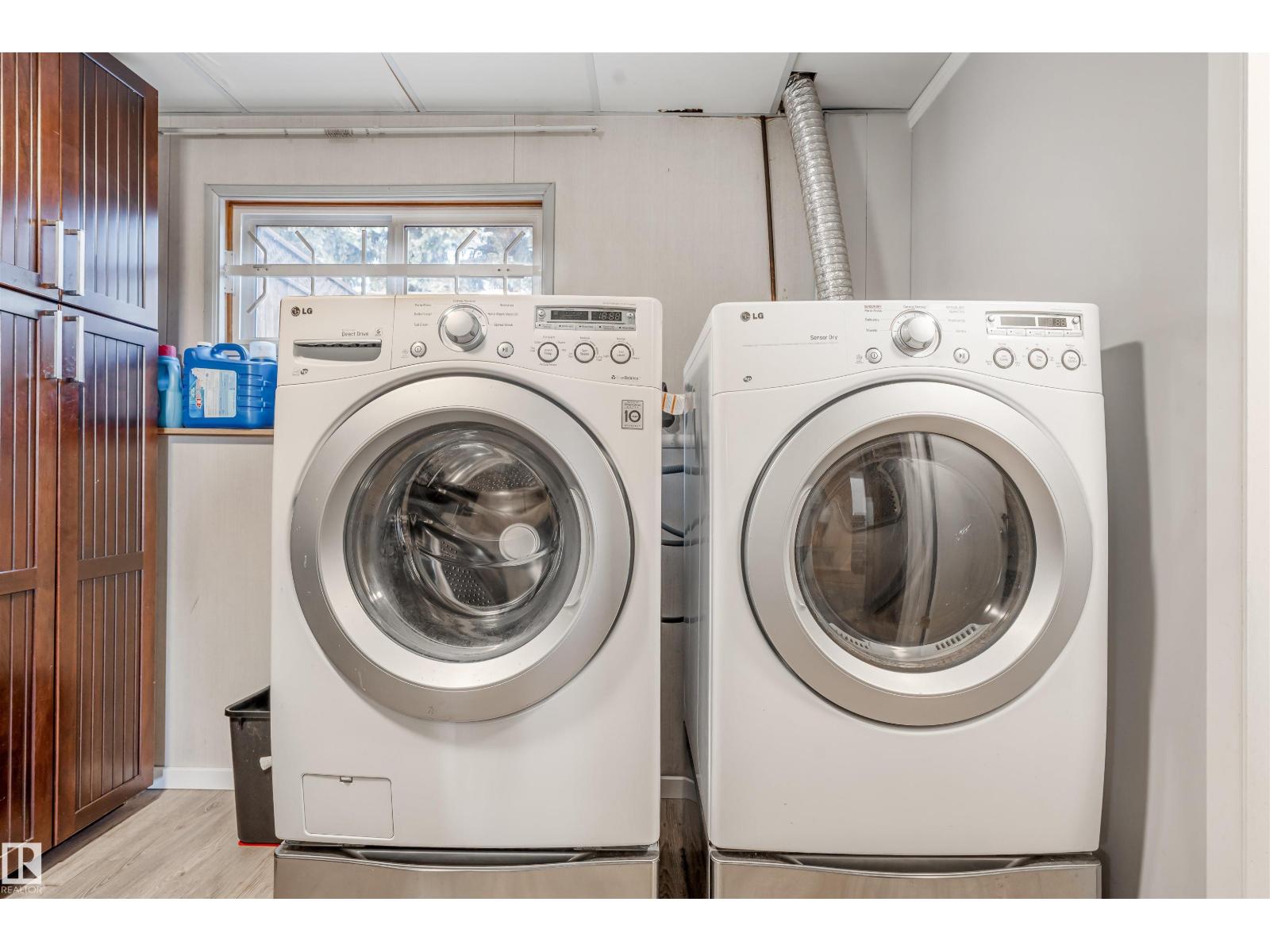 2437 89 ST NW - 40