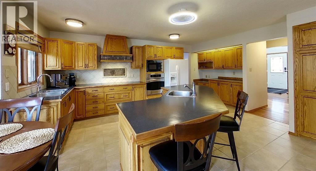 5245 16 Avenue - Image 17