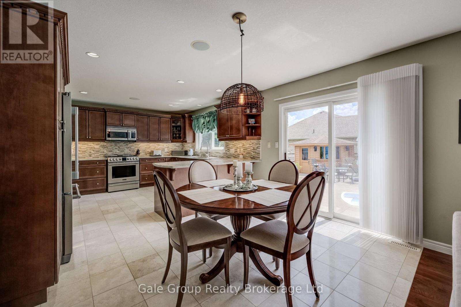472 LAKEVIEW DRIVE - 10