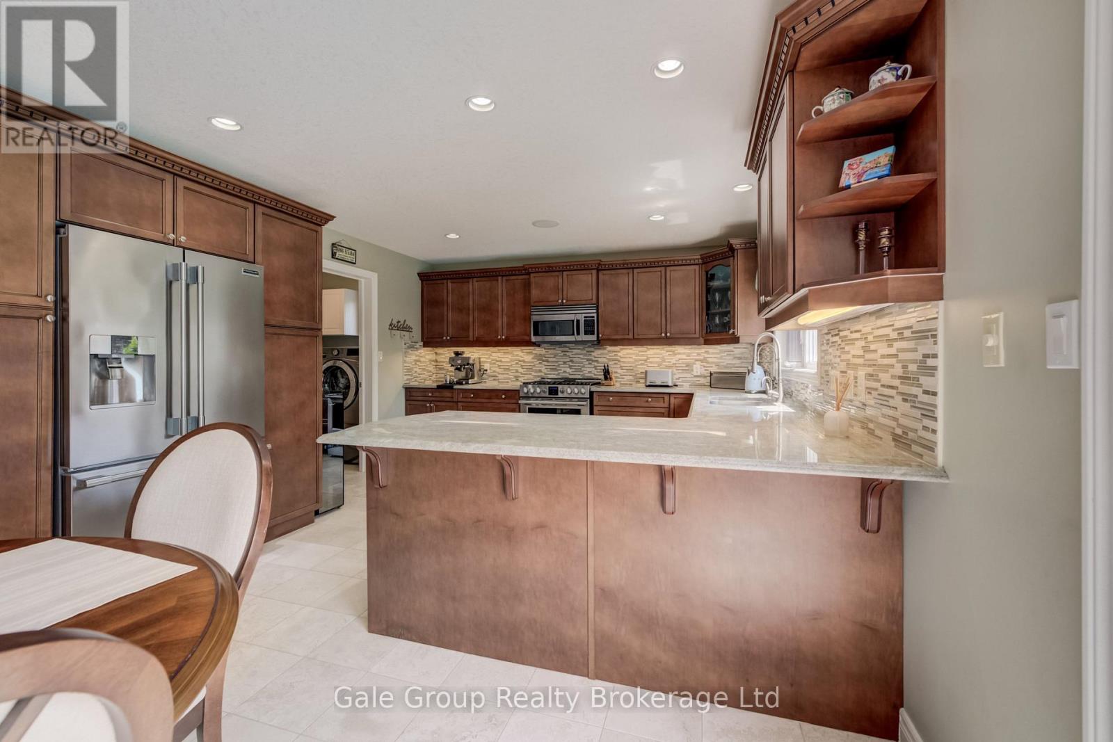 472 LAKEVIEW DRIVE - 12