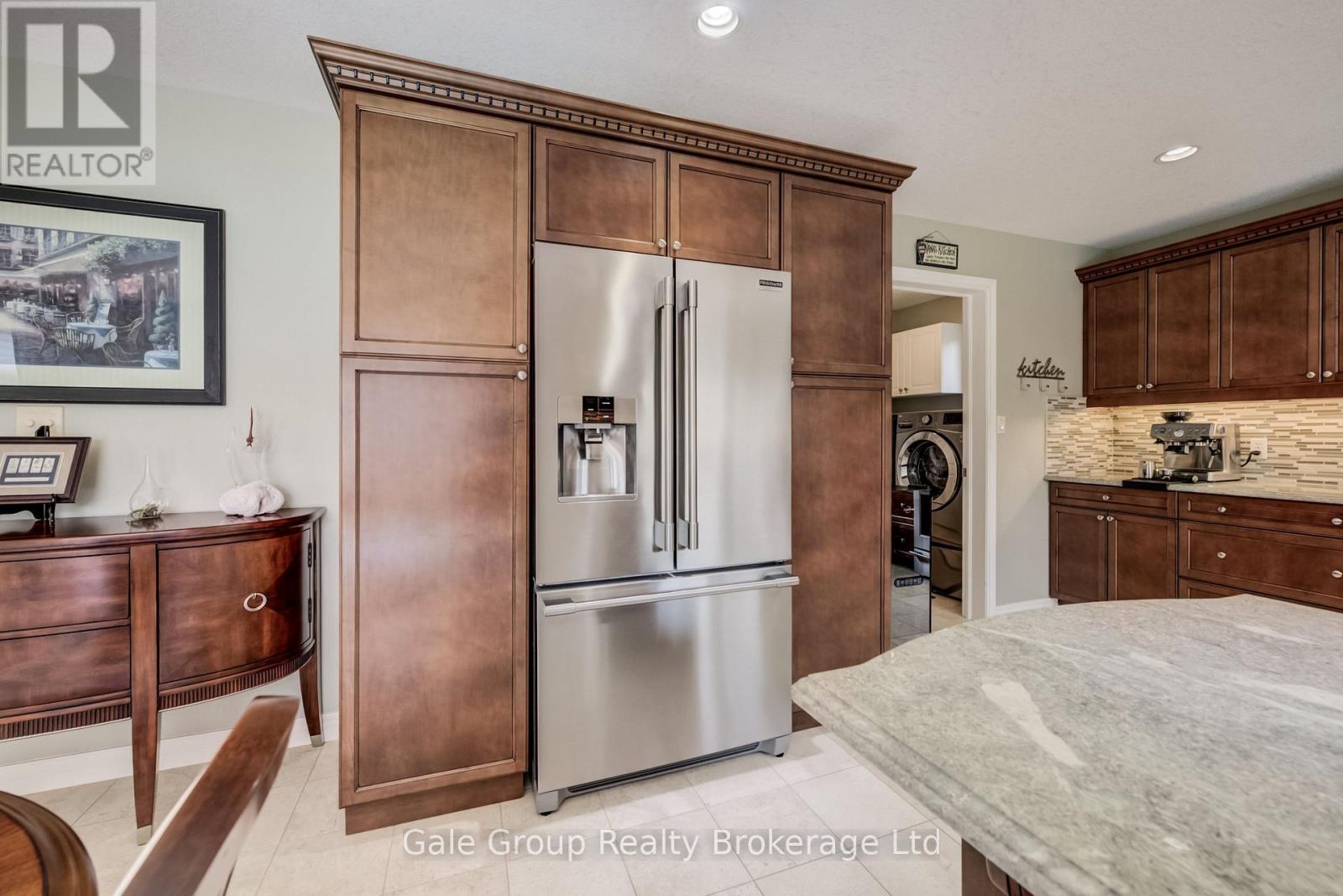 472 LAKEVIEW DRIVE - 13