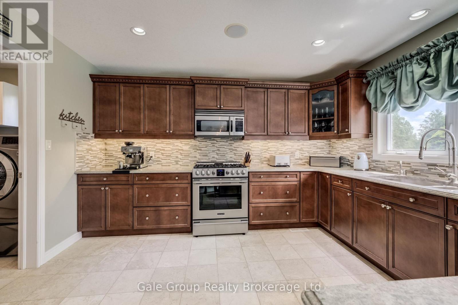 472 LAKEVIEW DRIVE - 14