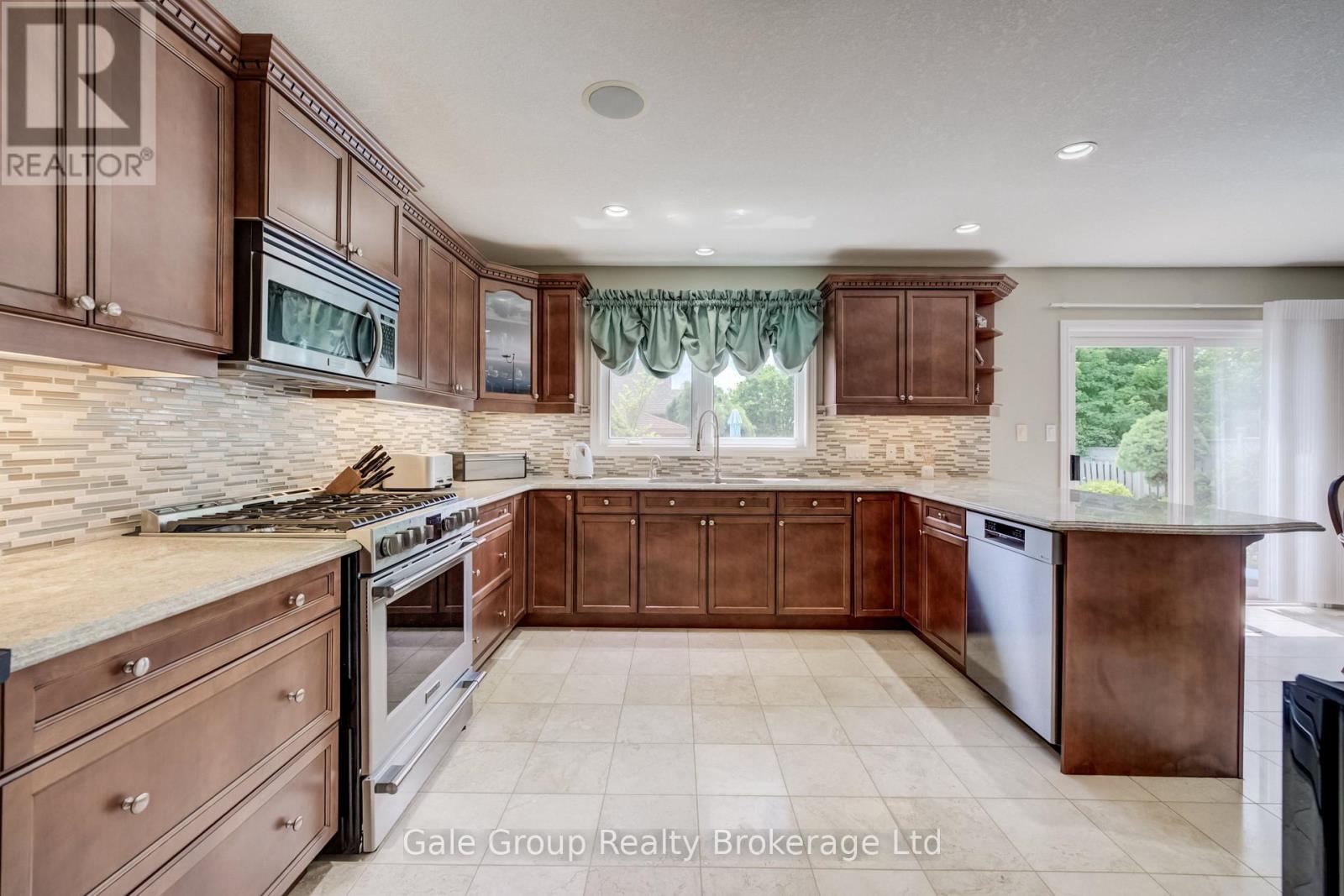 472 LAKEVIEW DRIVE - 15