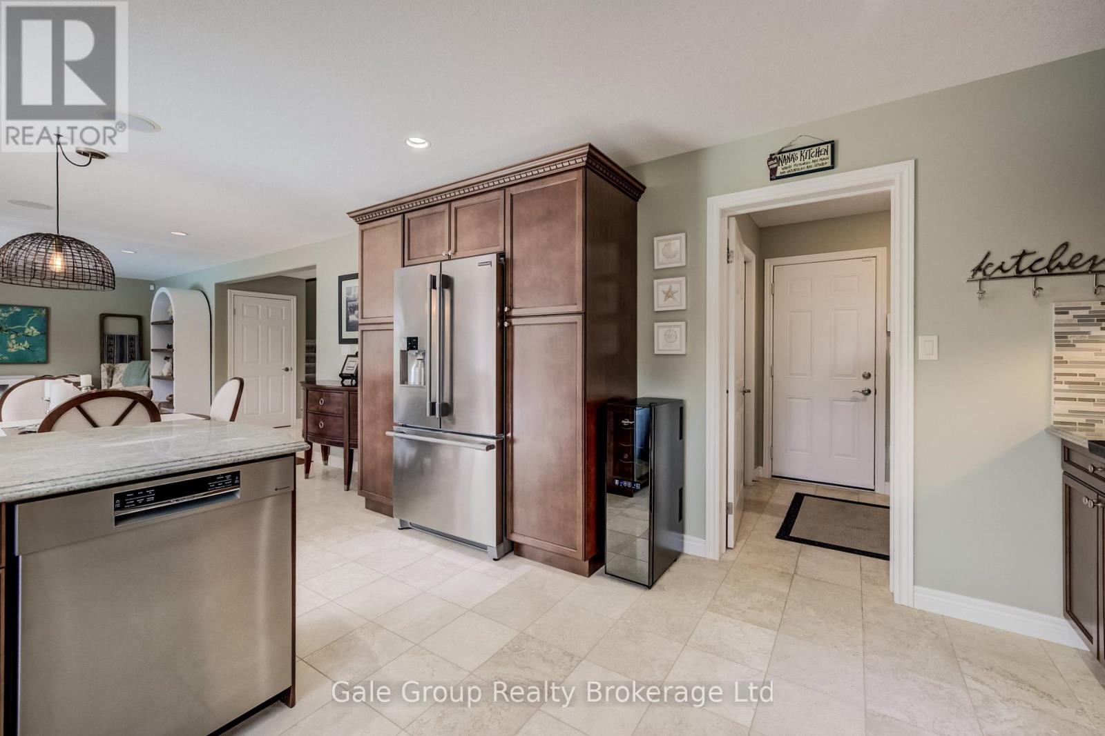 472 LAKEVIEW DRIVE - 16