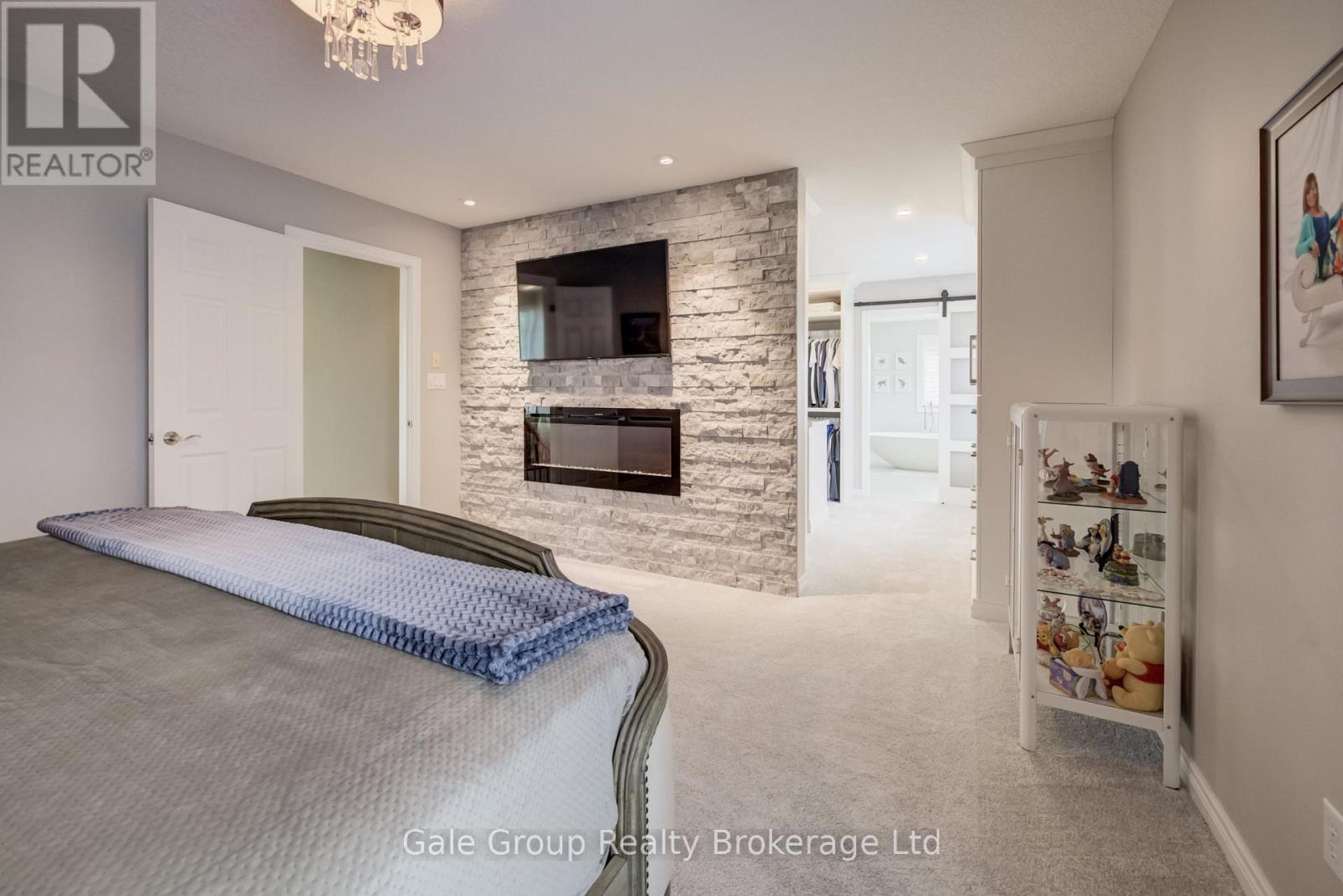 472 LAKEVIEW DRIVE - 21