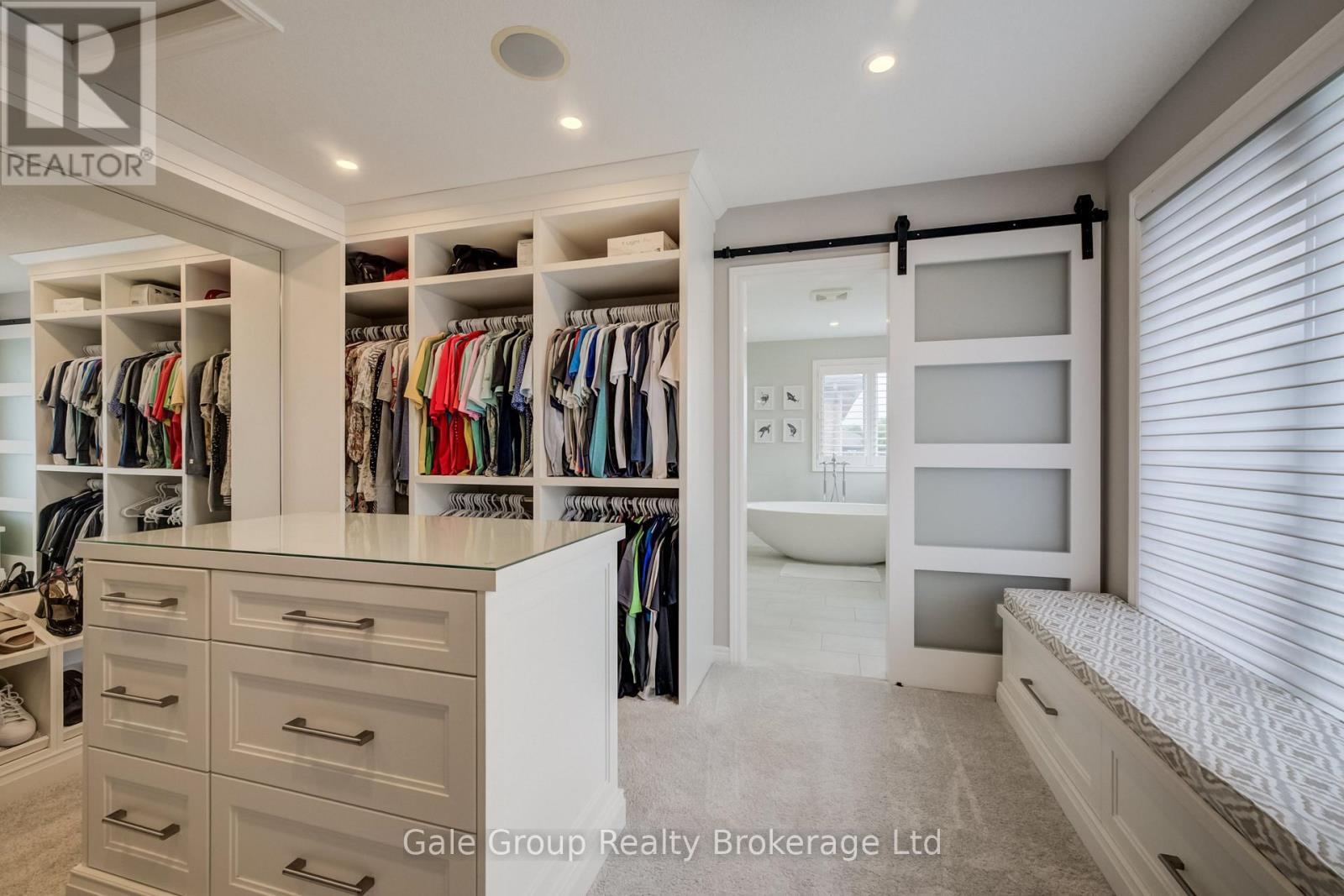 472 LAKEVIEW DRIVE - 23