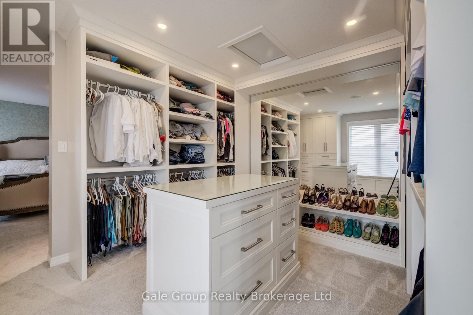 472 LAKEVIEW DRIVE - 24
