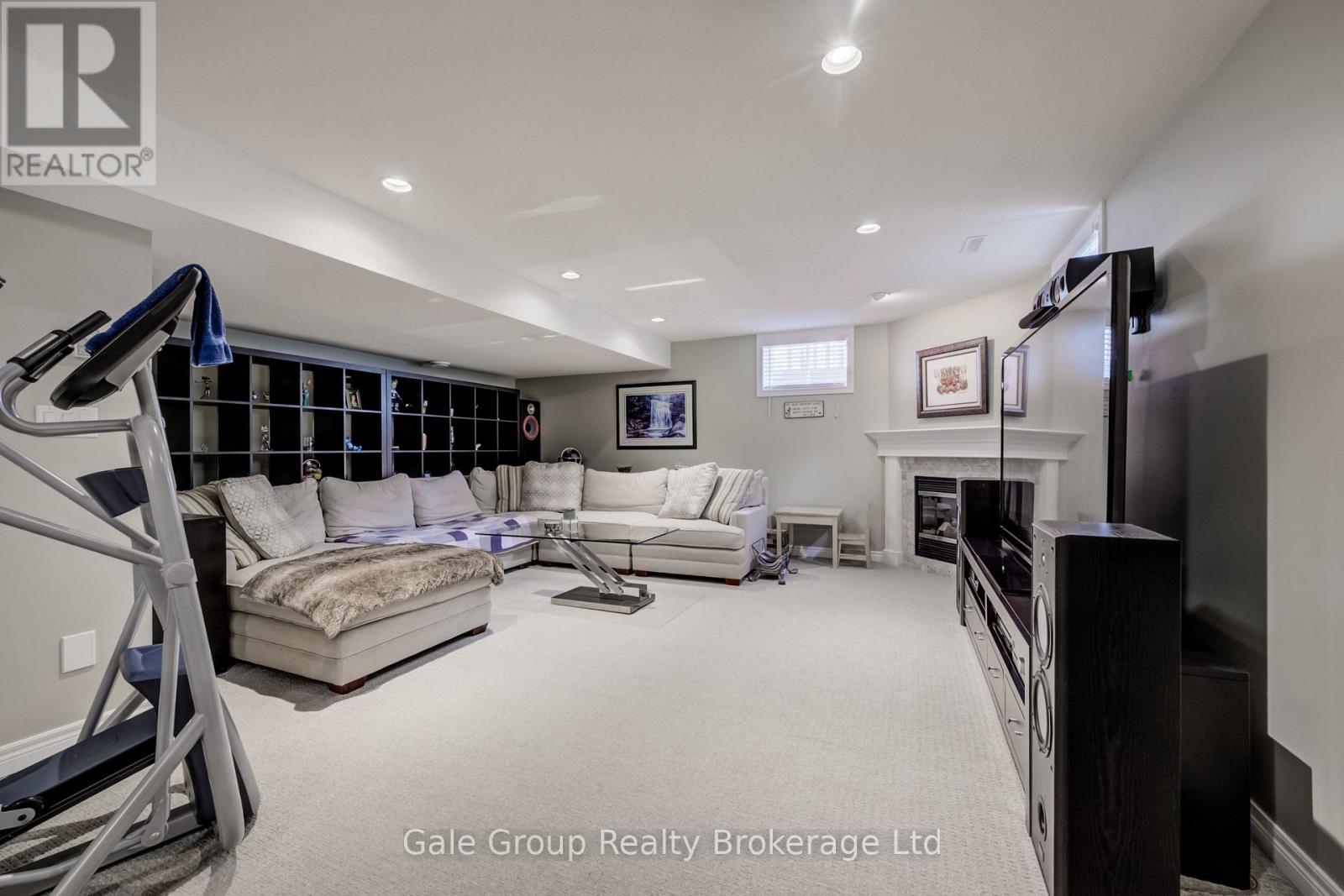 472 LAKEVIEW DRIVE - 33