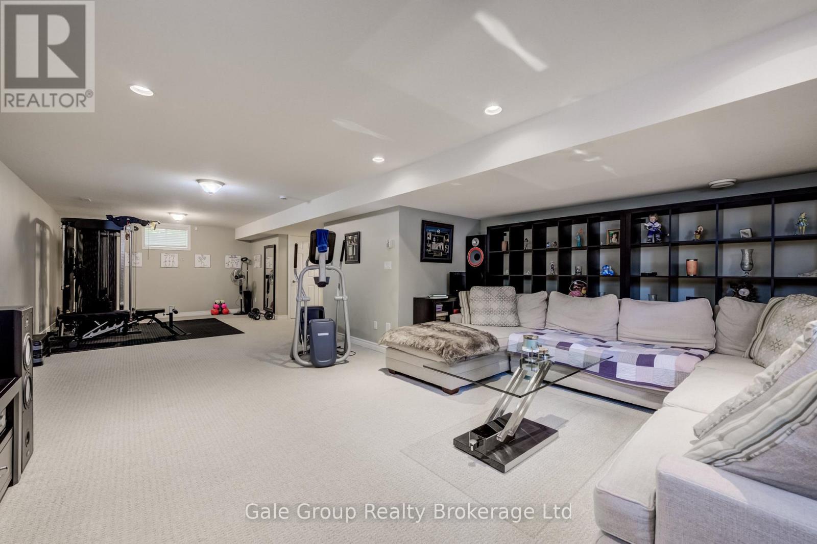 472 LAKEVIEW DRIVE - 34