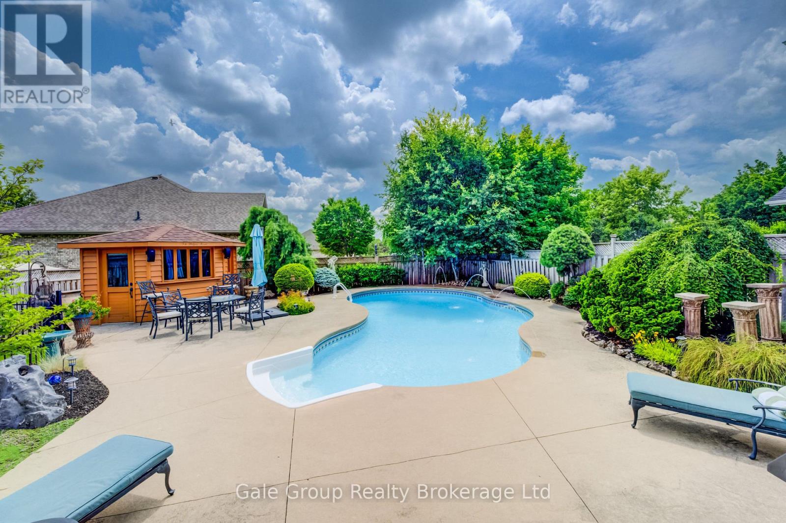 472 LAKEVIEW DRIVE - 35
