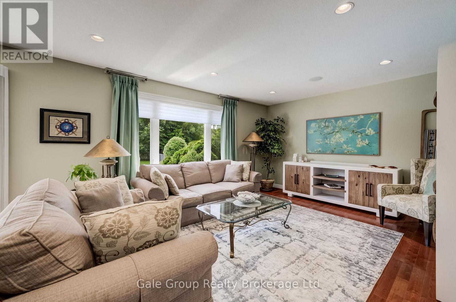 472 LAKEVIEW DRIVE - 8