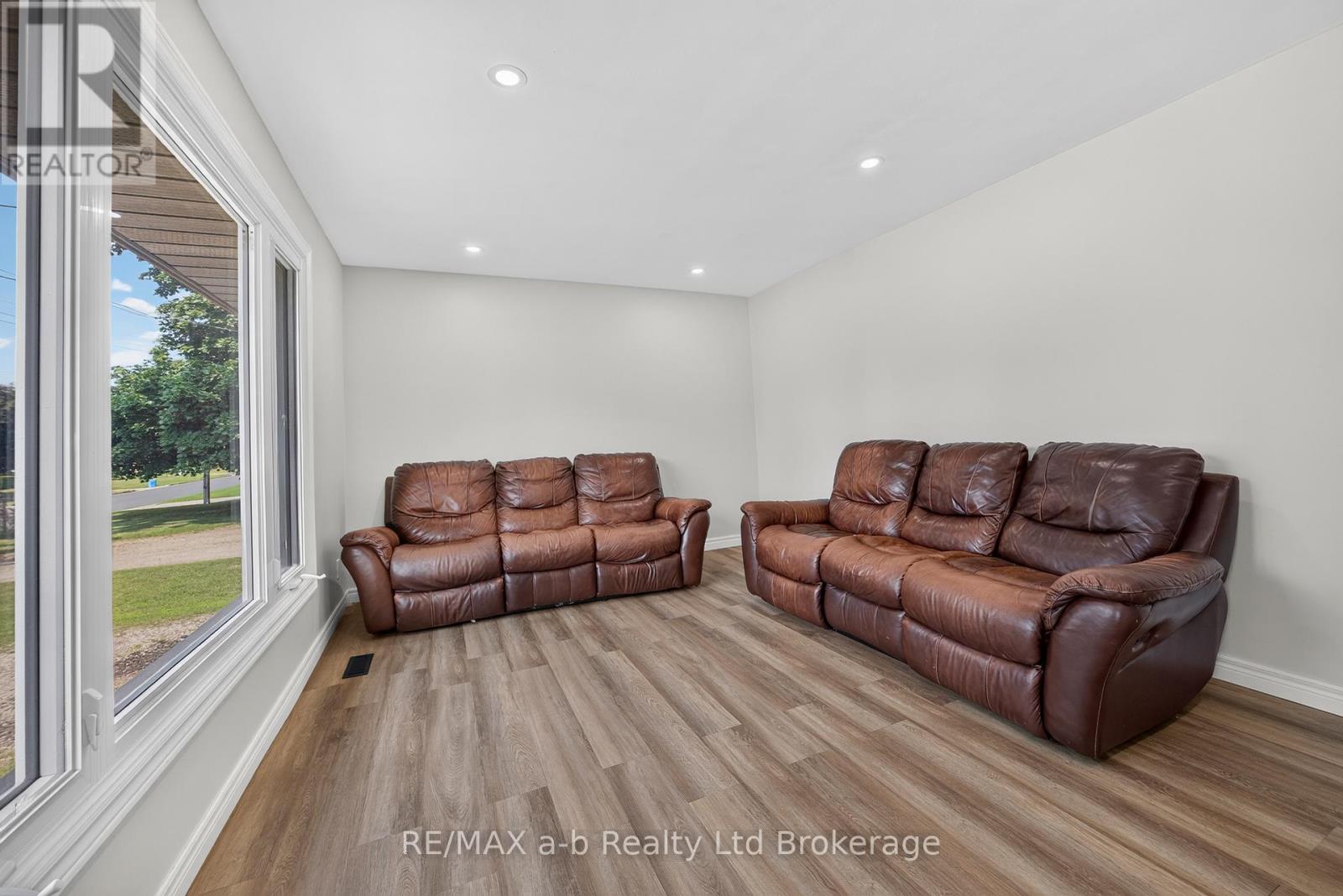 7 MARCHANT STREET - 12
