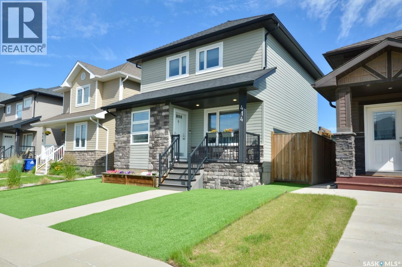 414 Veltkamp CRESCENT - 2