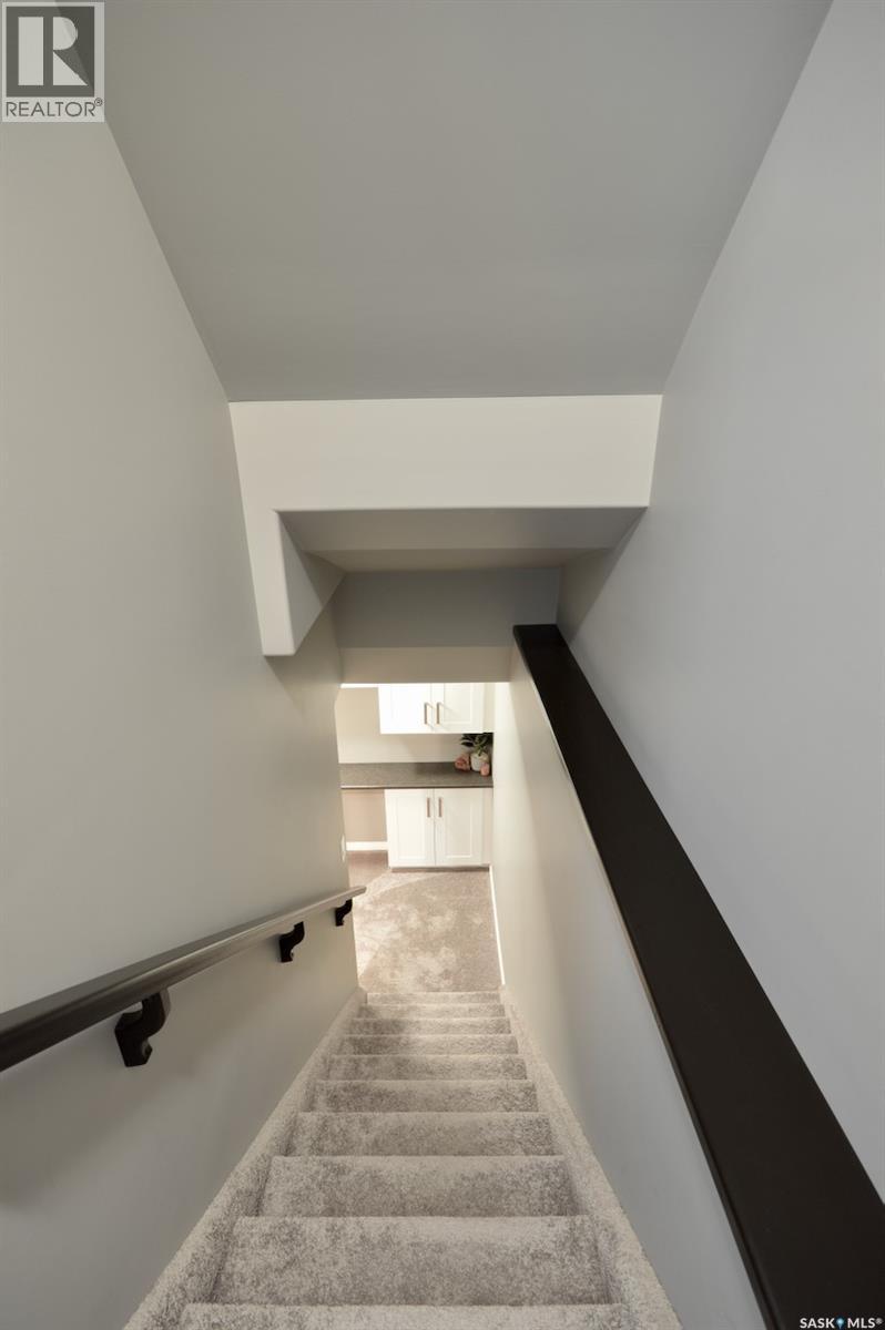 414 Veltkamp CRESCENT - 40