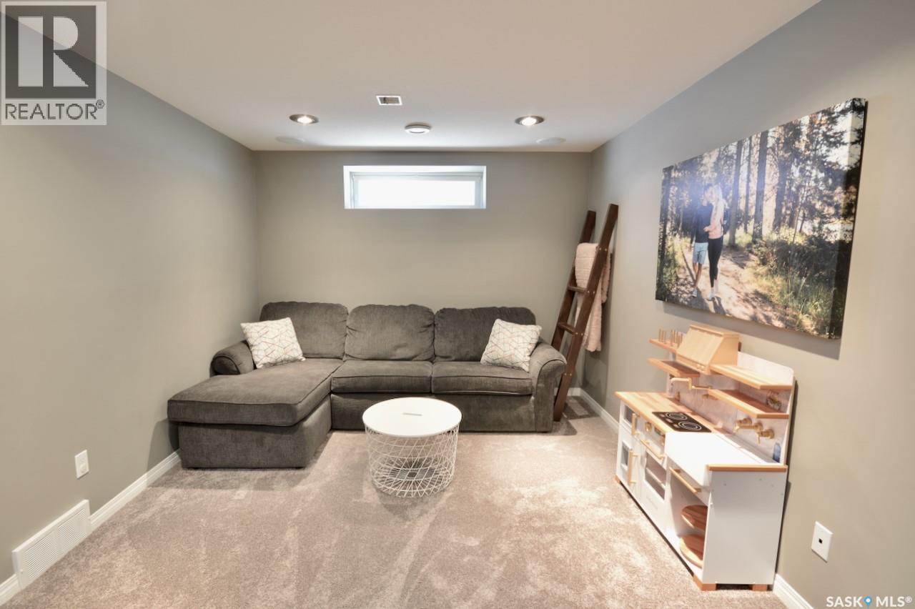 414 Veltkamp CRESCENT - 44