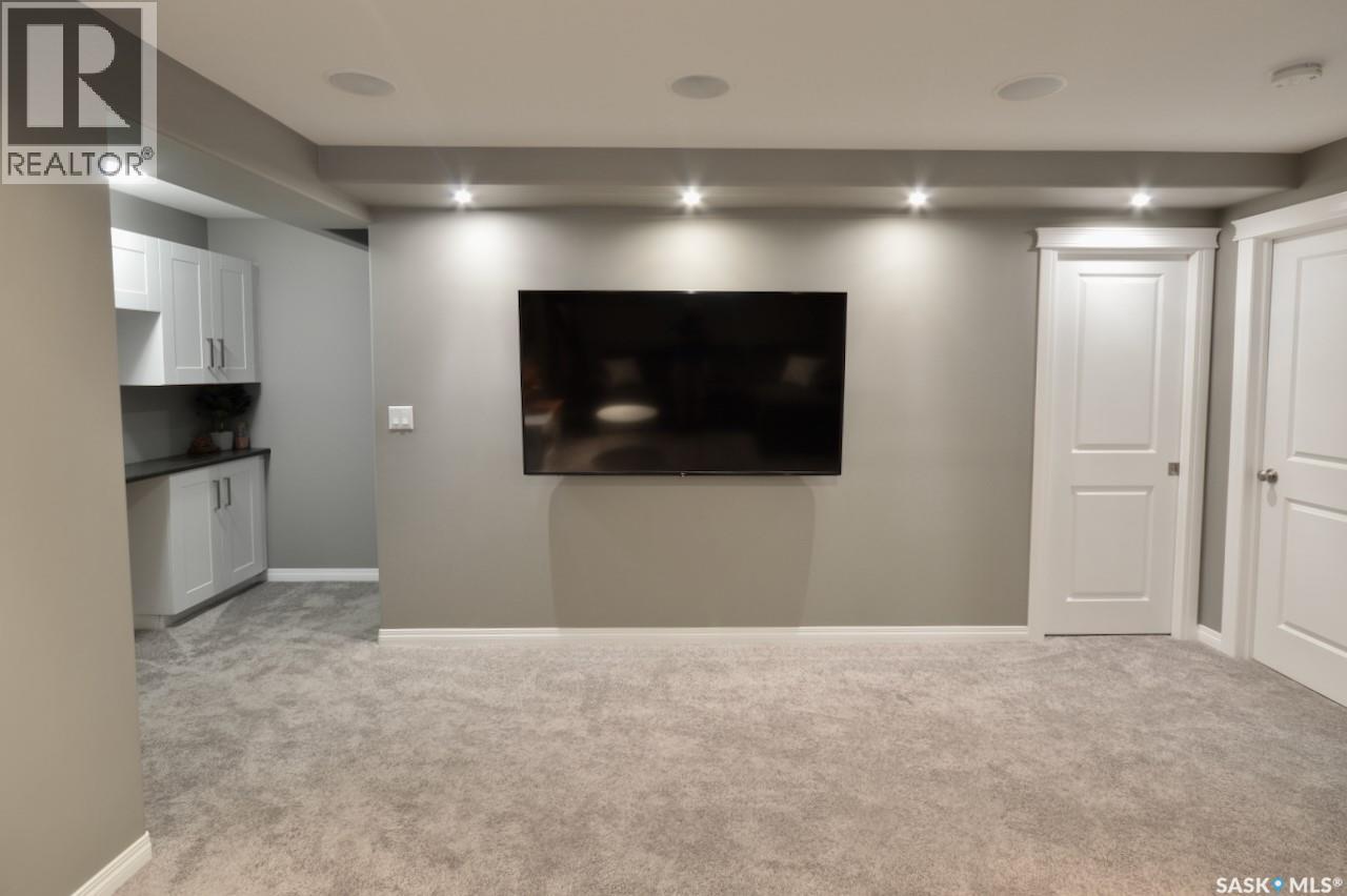 414 Veltkamp CRESCENT - 45