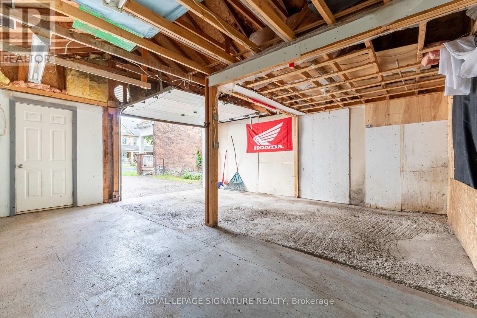 195 RUBIDGE STREET - 30