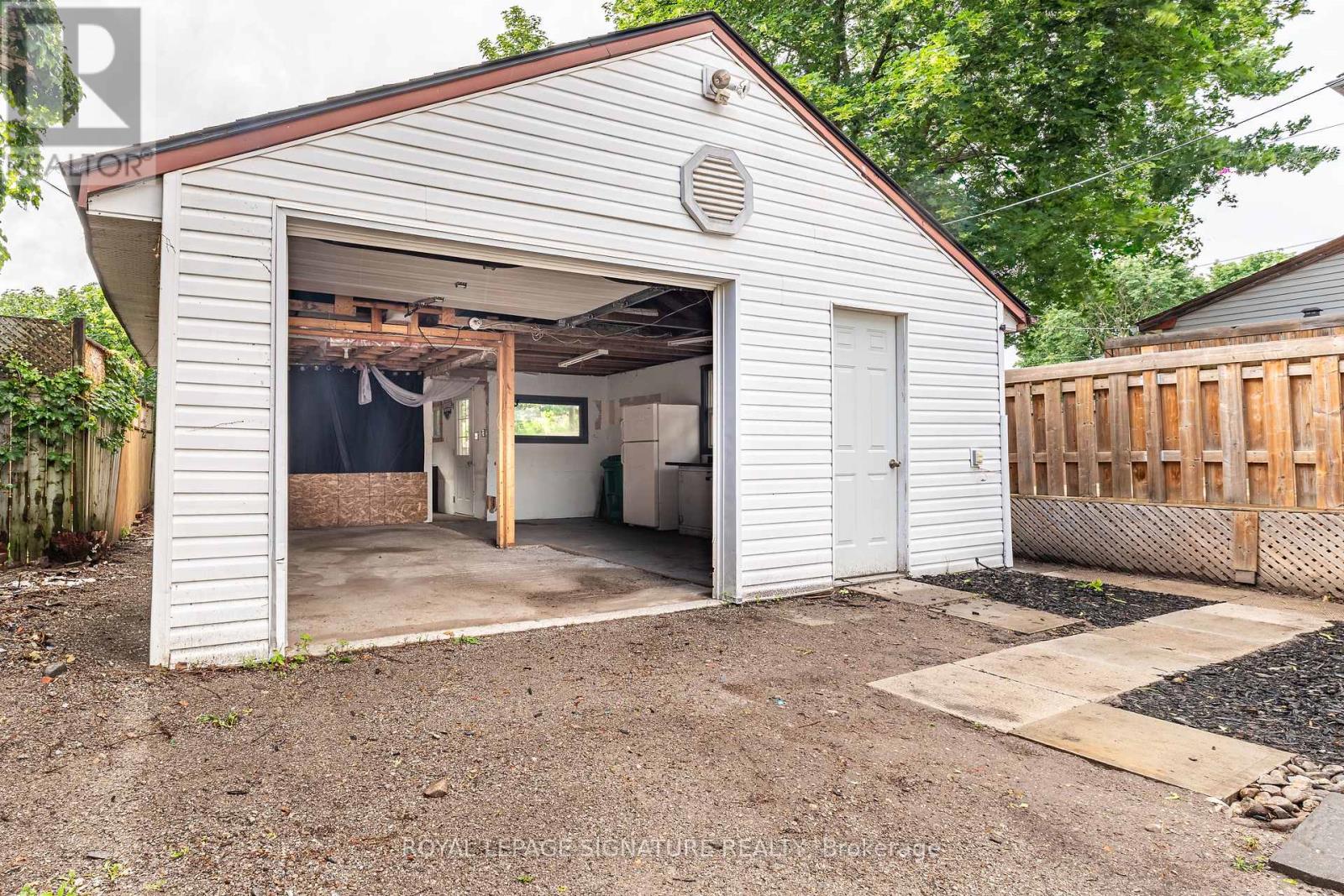 195 RUBIDGE STREET - 28