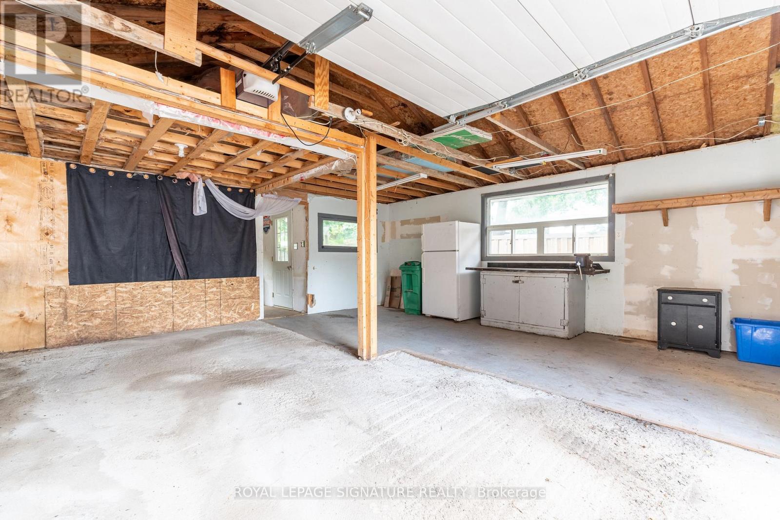 195 RUBIDGE STREET - 29