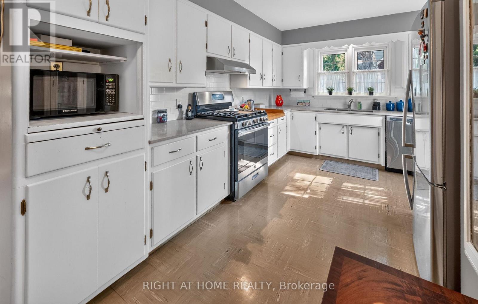 335 SUNSET DRIVE - Image 11