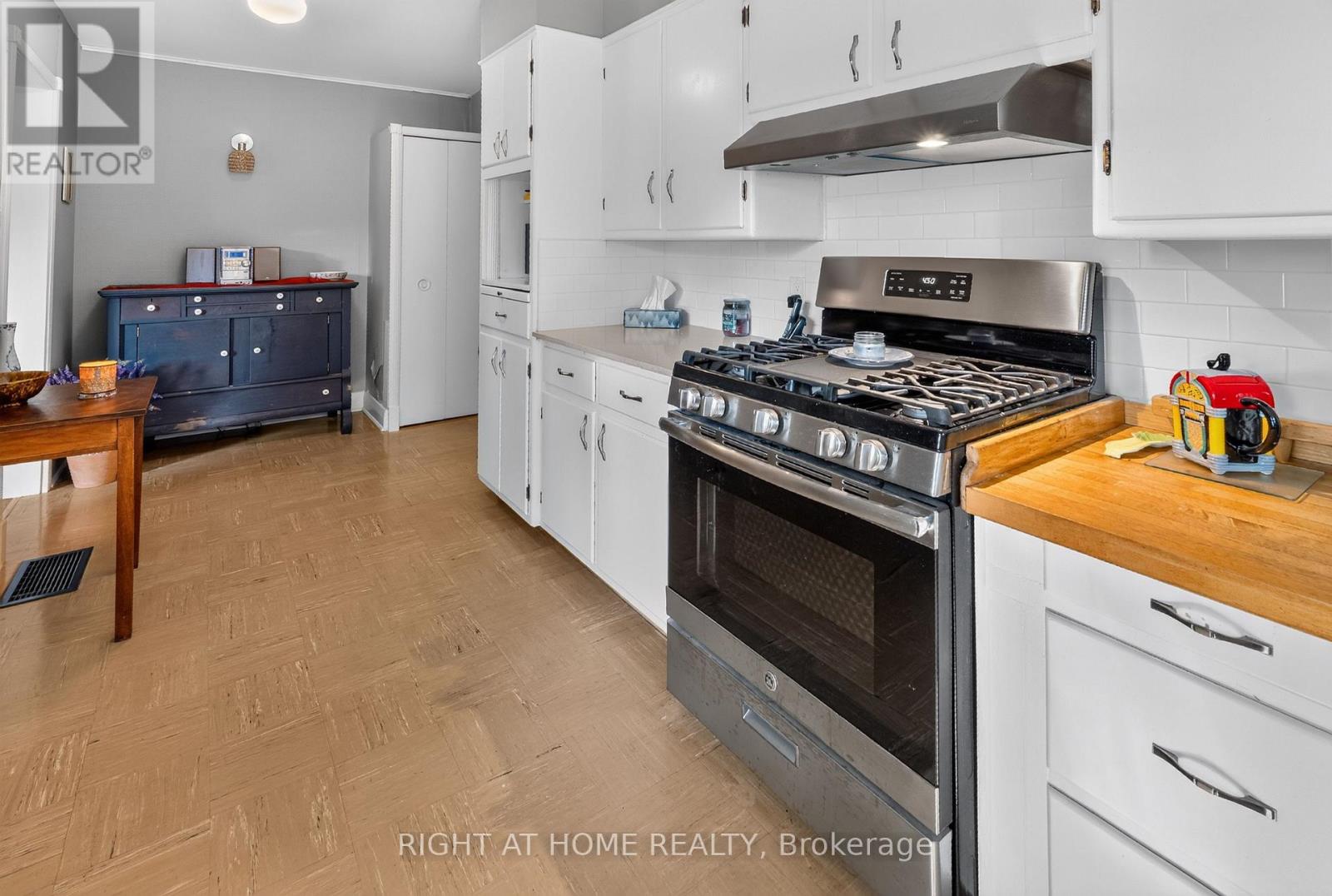 335 SUNSET DRIVE - Image 12
