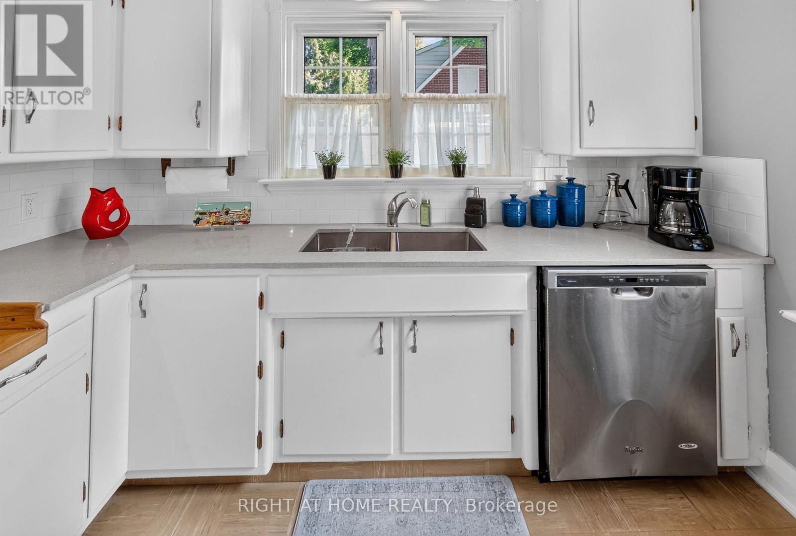 335 SUNSET DRIVE - Image 13