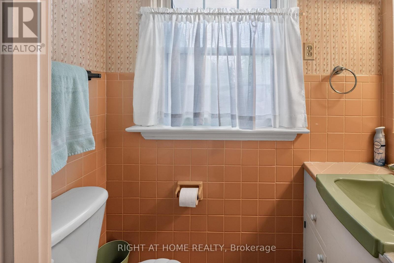 335 SUNSET DRIVE - Image 22