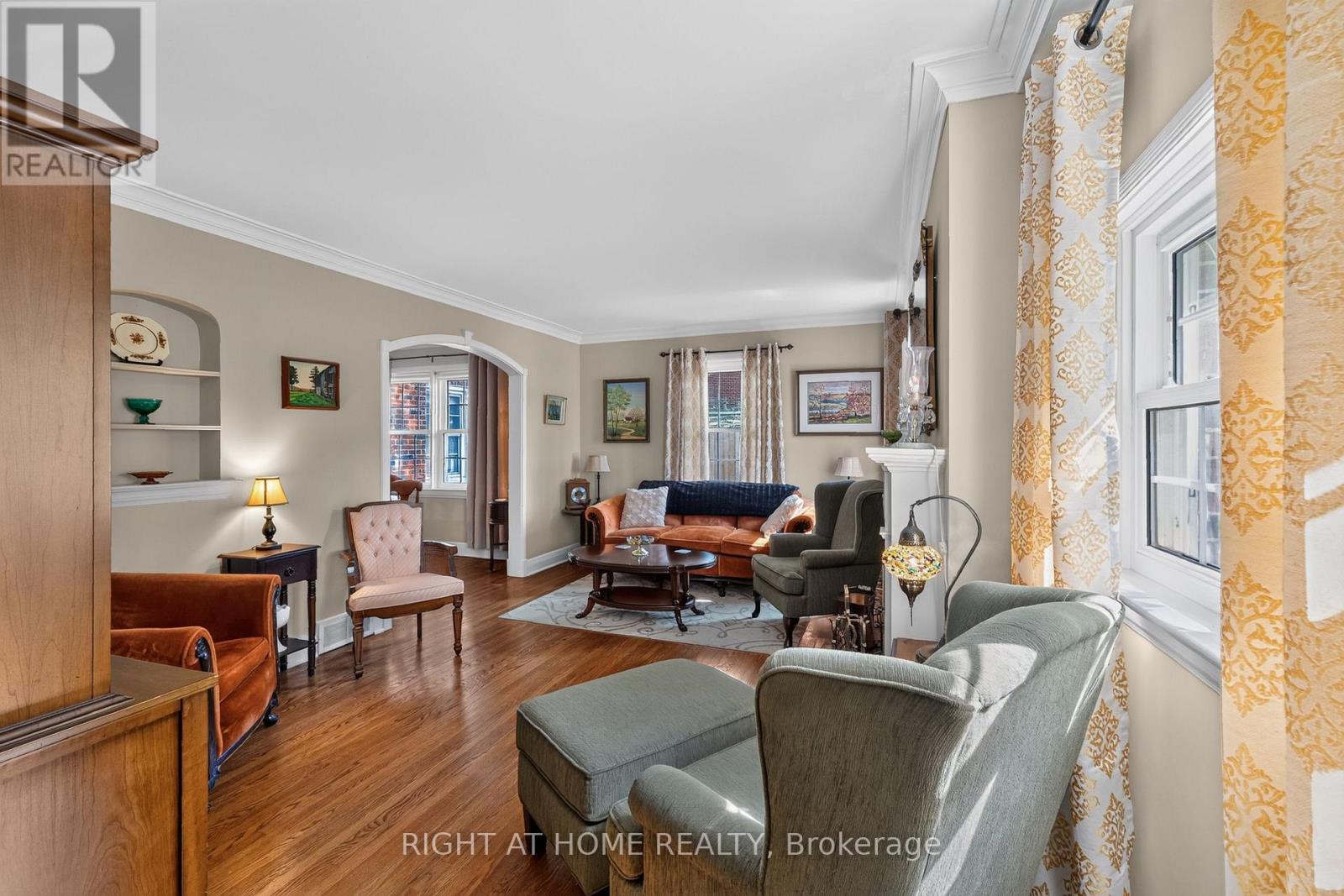 335 SUNSET DRIVE - Image 4