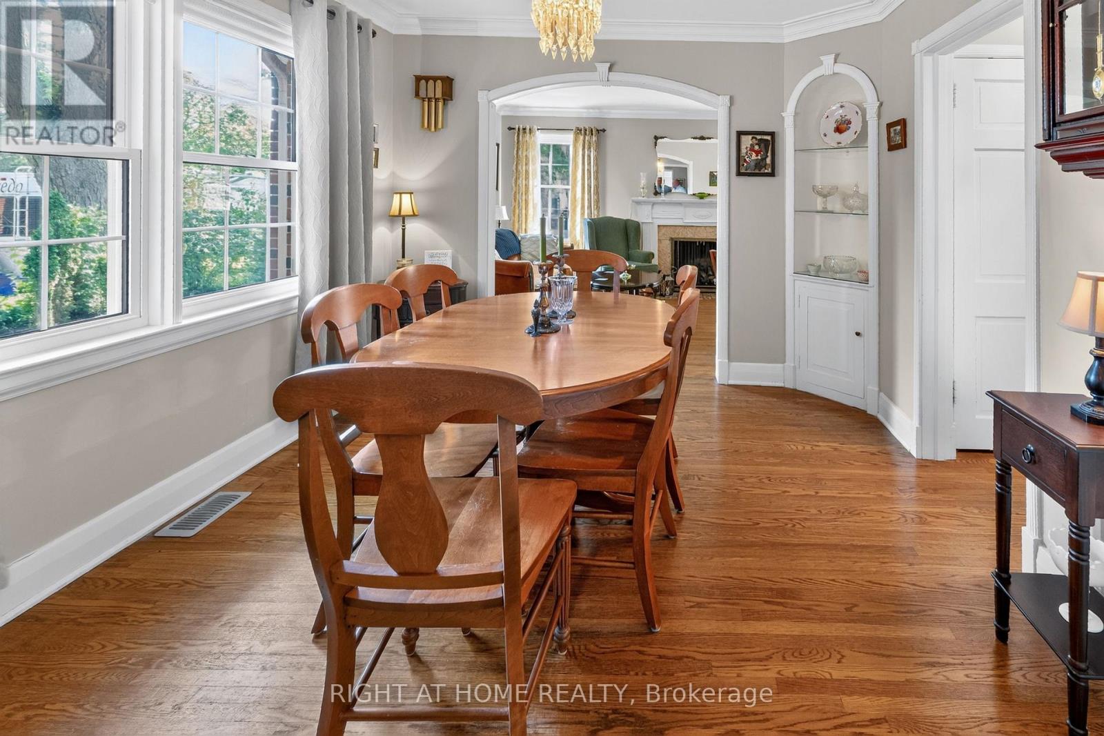 335 SUNSET DRIVE - Image 8