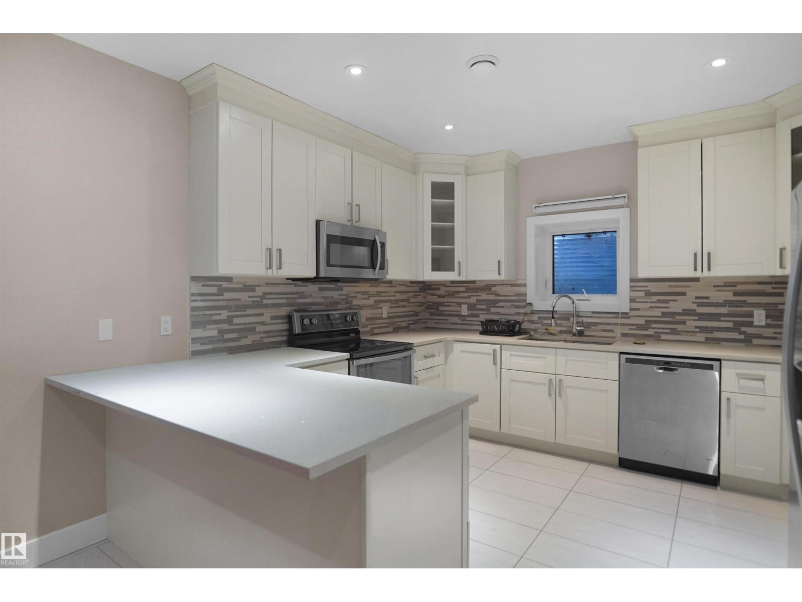 16539 132 ST NW - 52