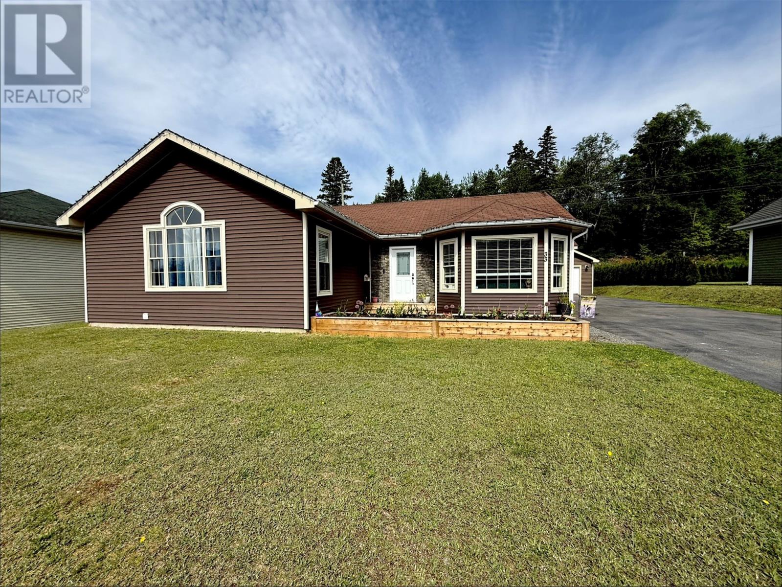 33 Harmsworth Drive thumbnail 2