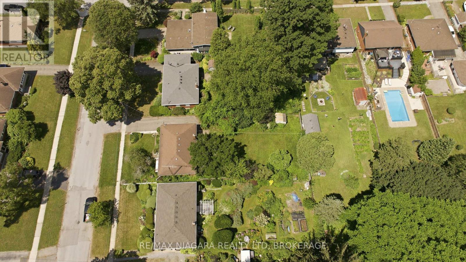 6479 BROCK STREET - 35