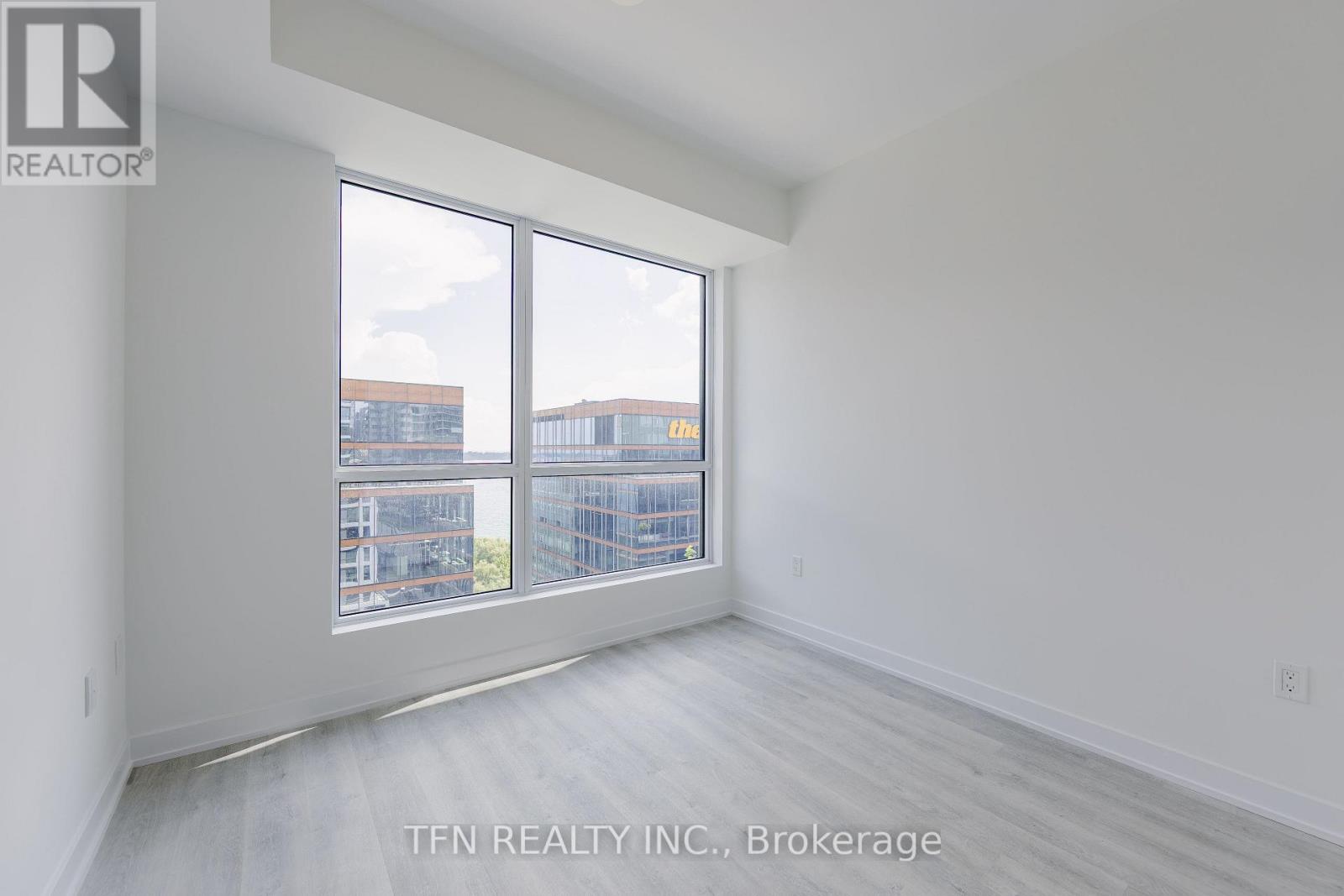 #1313 15 RICHARDSON STREET - 10