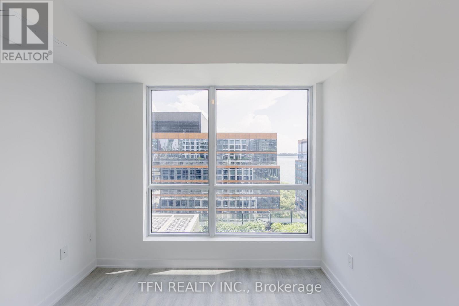 #1313 15 RICHARDSON STREET - 11