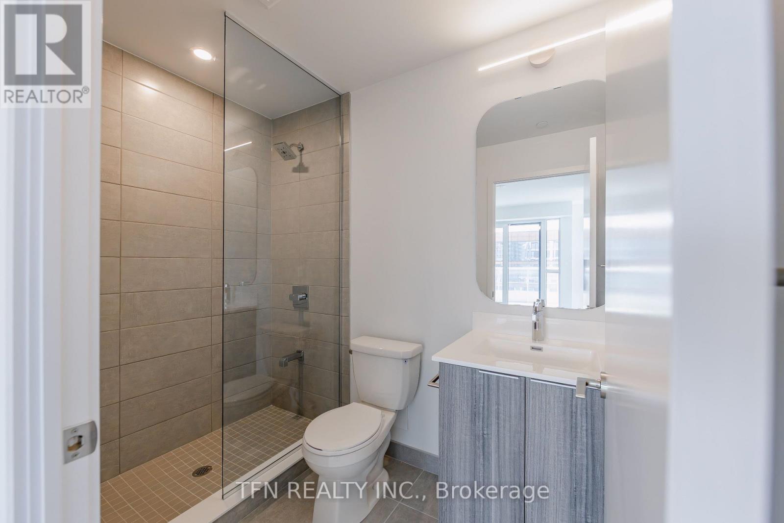 #1313 15 RICHARDSON STREET - 18