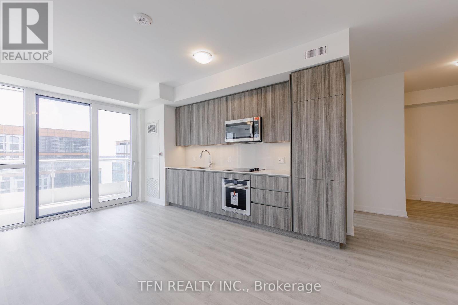 #1313 15 RICHARDSON STREET - 4