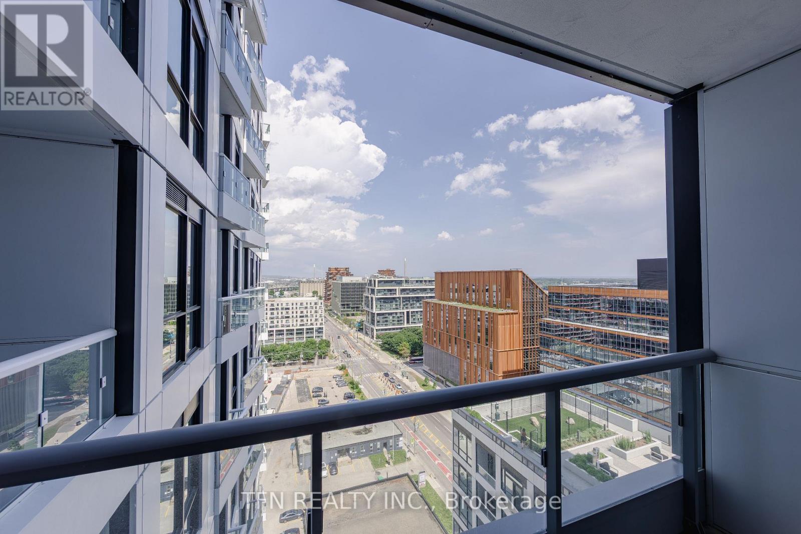 #1610 15 RICHARDSON STREET - 14